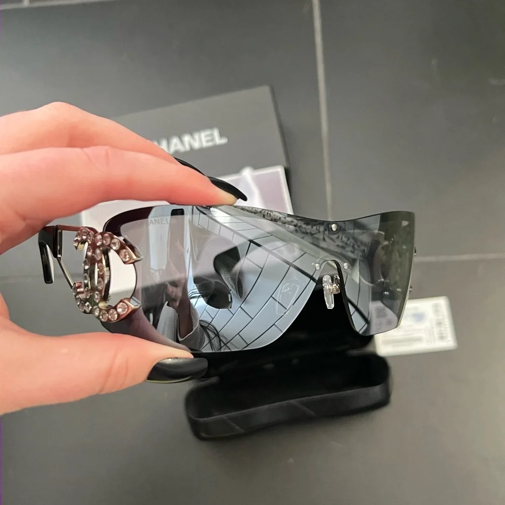 CHANEL vintage shield sunglasses - Picture 5 of 9